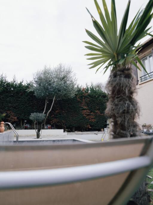 Apartmán La Perle Rose Only Women Femmes Uniquement Vénissieux Exteriér fotografie