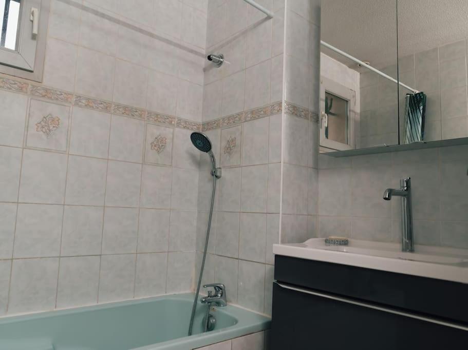Apartmán La Perle Rose Only Women Femmes Uniquement Vénissieux Exteriér fotografie